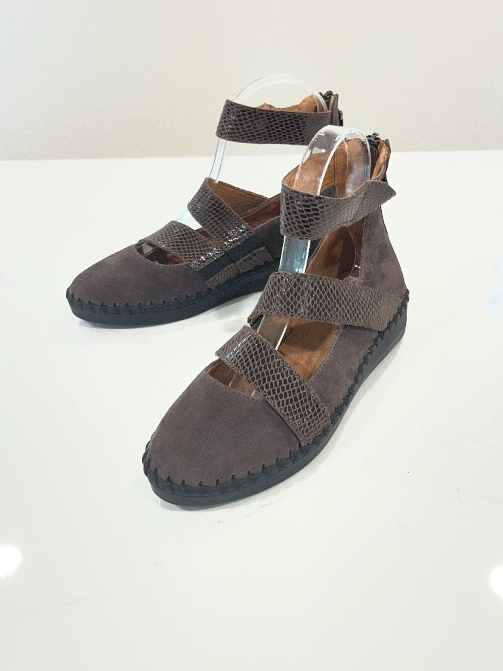 Bernie Mev NY Mary Jane Flat Shoes Brown leather Size 37 / 7 USA